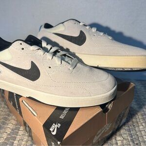 Nike Boston X Heritage SB Men's White and Black Sneakers size 10.5